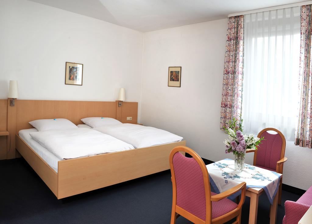 Hotel Gruener Baum Pommersfelden Exteriér fotografie