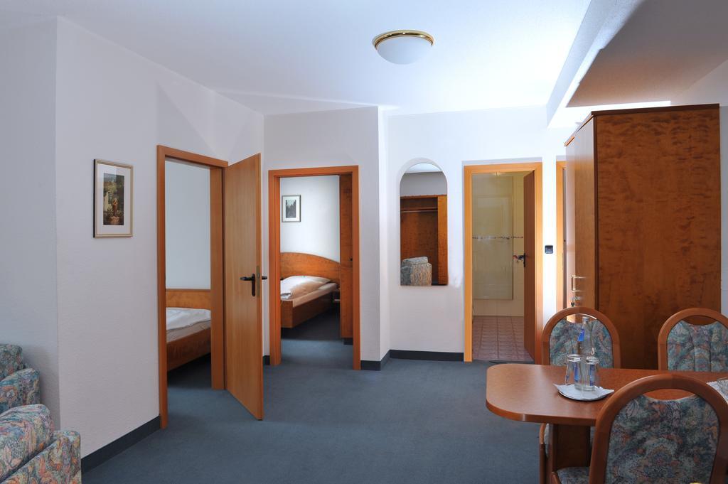 Hotel Gruener Baum Pommersfelden Exteriér fotografie