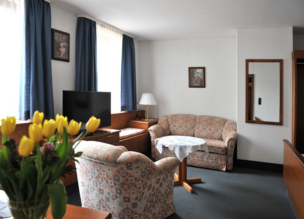 Hotel Gruener Baum Pommersfelden Exteriér fotografie