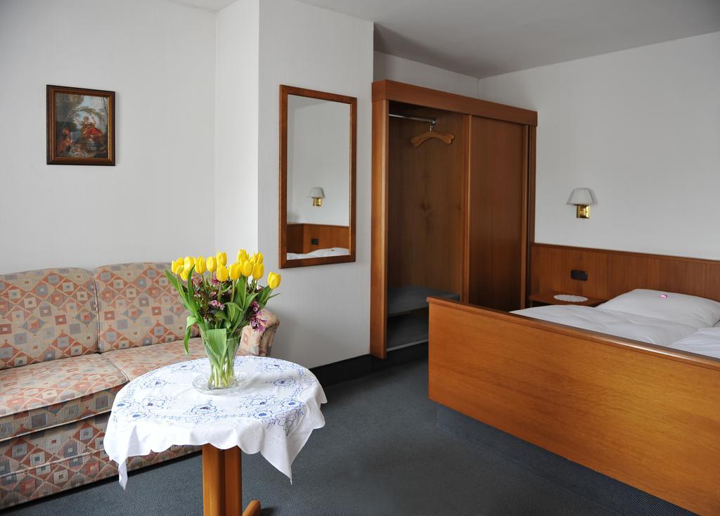Hotel Gruener Baum Pommersfelden Exteriér fotografie