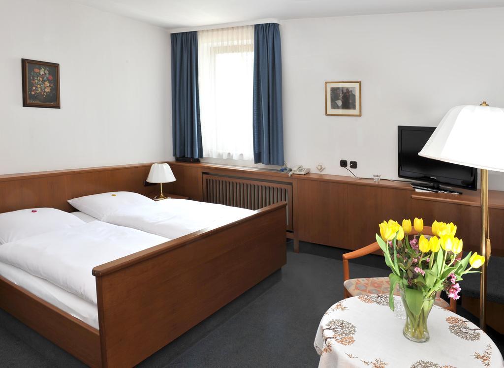 Hotel Gruener Baum Pommersfelden Exteriér fotografie